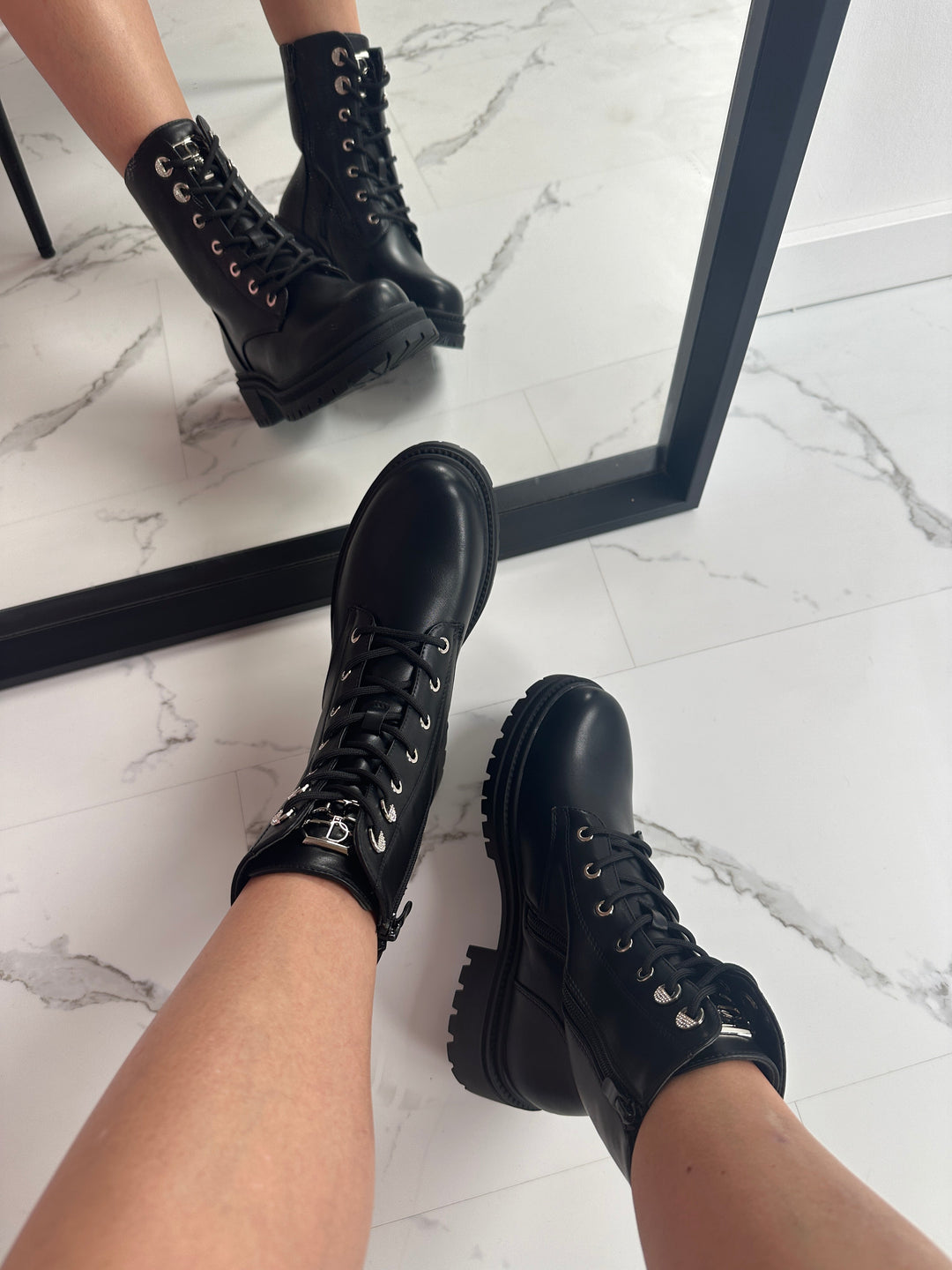 Larina | svarta boots