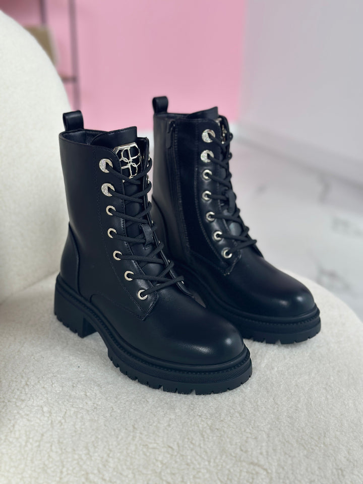 Larina | svarta boots